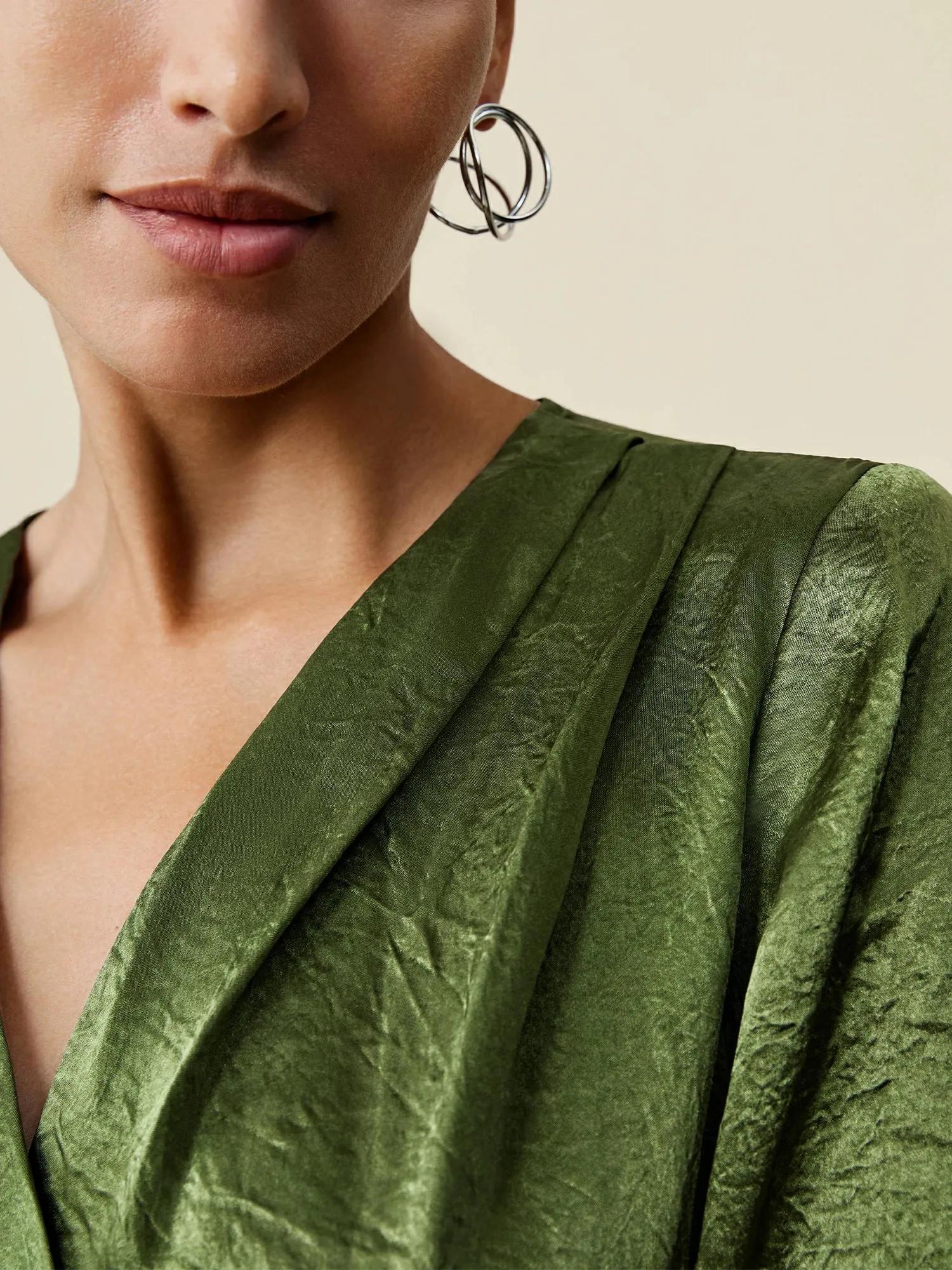 Amoretu 100% Acetate V-Neck Mid-Sleeve Top
